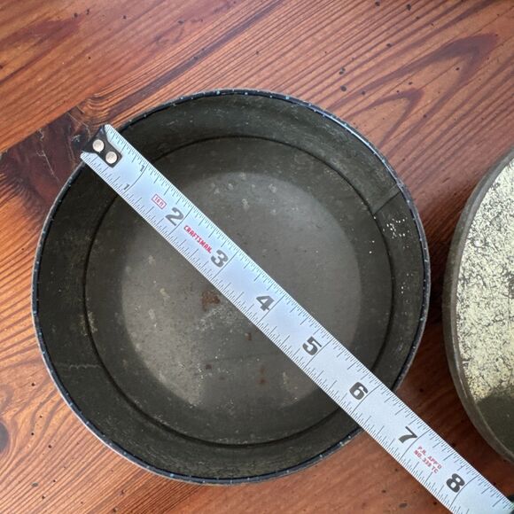 Vintage 1975 Daher Black Floral Series Embossed Biscuit Tin Made in England - Picture 8 of 13